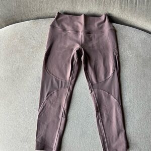 ALO yoga Airbrush Capri Mesh cutouts Size medium